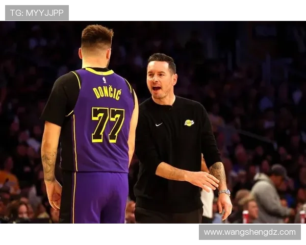 雷迪克透露东契奇詹姆斯今日进行个人技术训练东契奇健康状况良好